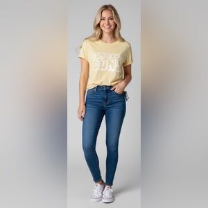NWT - Billabong “Sun Your Buns” Graphic Tee – Women’s Size Medium